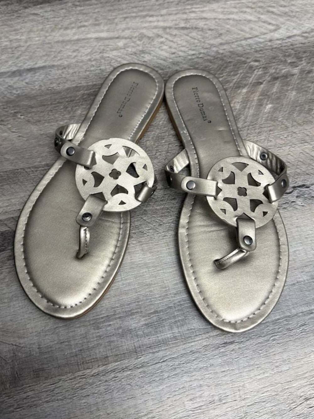 Pierre Dumas Women's Limit-20 Sandal, Pewter, 9 : : Clothing, Shoes & Accessorie